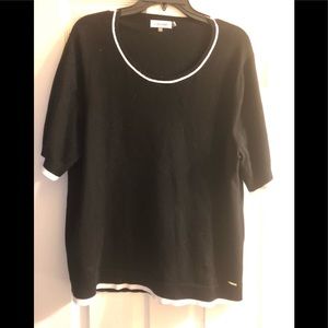 Size XL Calvin Klein light weight top.
